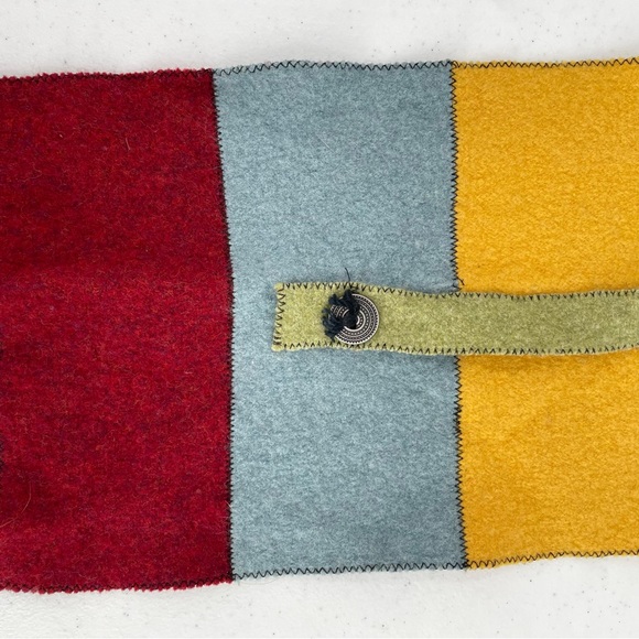 Tamara’s 100% Wool Made in USA Piecework Wrap Button Accented Whipstitched Scarf - Picture 3 of 12